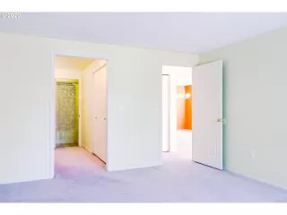 Photo #6: 20052438 Listing