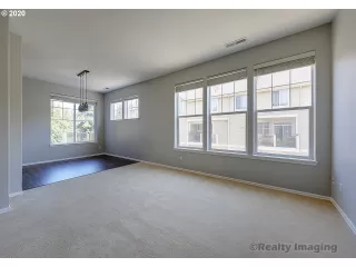 Photo #5: 20053142 Listing