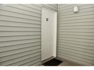 Photo #5: 20053304 Listing