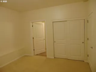 Photo #5: 20053353 Listing