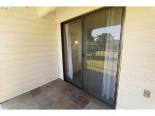 Photo #6: 20055023 Listing