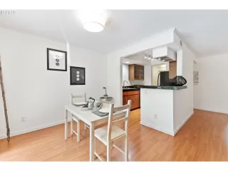 Photo #2: 20055623 Listing