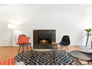 Photo #5: 20055623 Listing