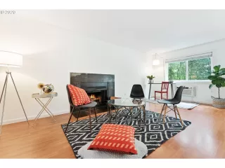 Photo #6: 20055623 Listing