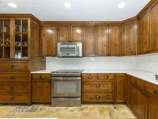 Photo #4: 20055731 Listing