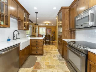 Photo #6: 20055731 Listing