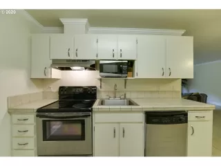 Photo #5: 20056055 Listing 