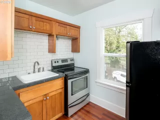 Photo #2: 20057318 Listing 