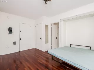 Photo #6: 20057318 Listing 