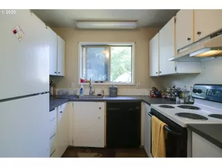 Photo #4: 20057344 Listing