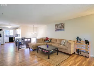 Photo #6: 20057344 Listing