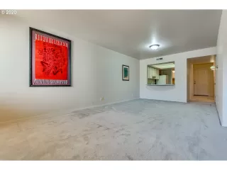 Photo #6: 20057358 Listing