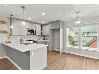 Photo #5: 20058005 Listing