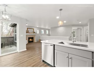 Photo #6: 20058005 Listing