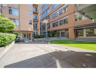 Photo #2: 20058636 Listing