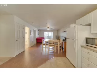 Photo #3: 20058807 Listing 