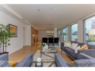 Photo #4: 20059557 Listing