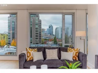 Photo #5: 20059557 Listing