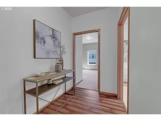 Photo #5: 20059771 Listing