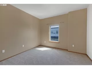 Photo #6: 20059771 Listing