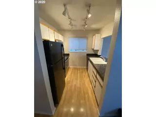 Photo #5: 20059881 Listing