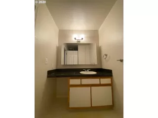 Photo #6: 20059881 Listing