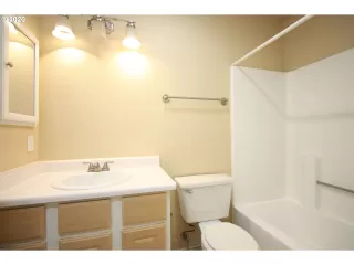 Photo #5: 20061422 Listing