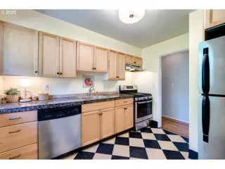 Photo #4: 20061642 Listing 