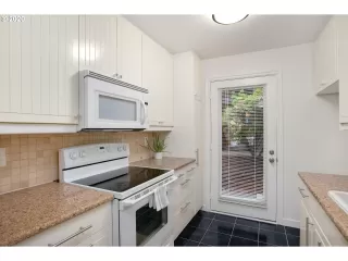 Photo #3: 20061859 Listing 