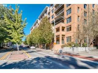 Photo #4: 20061944 Listing