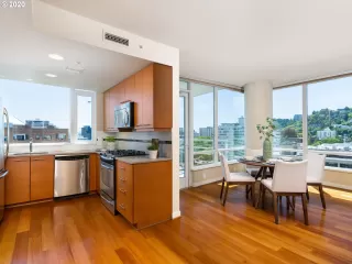 Photo #4: 20062809 Listing