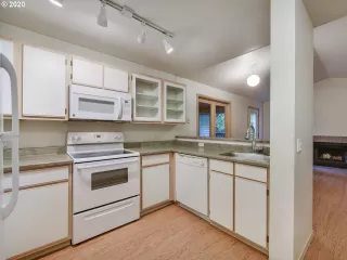 Photo #4: 20063813 Listing