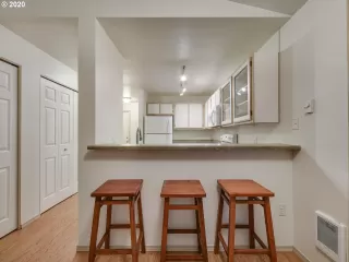 Photo #6: 20063813 Listing