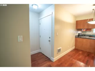 Photo #2: 20063829 Listing 