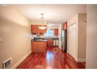 Photo #4: 20063829 Listing 