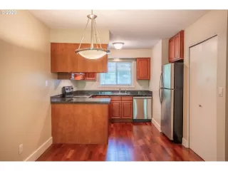 Photo #5: 20063829 Listing 