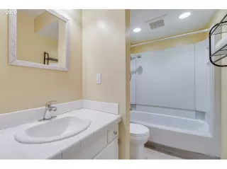 Photo #5: 20063918 Listing