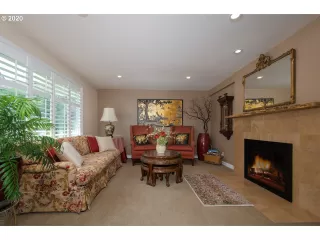 Photo #6: 20064094 Listing