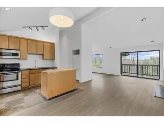 Photo #5: 20064218 Listing