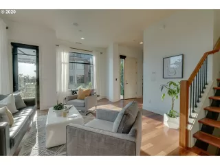 Photo #2: 20065198 Listing