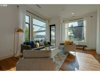 Photo #3: 20065198 Listing