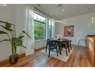 Photo #5: 20065198 Listing