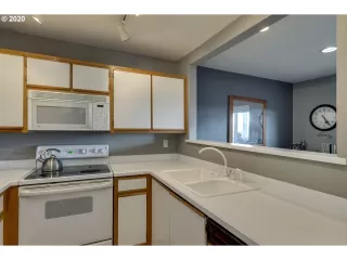 Photo #4: 20066007 Listing