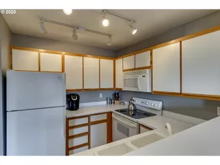 Photo #5: 20066007 Listing