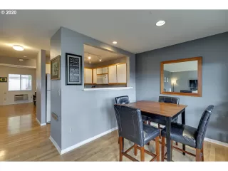 Photo #6: 20066007 Listing