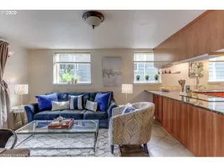 Photo #4: 20066030 Listing 