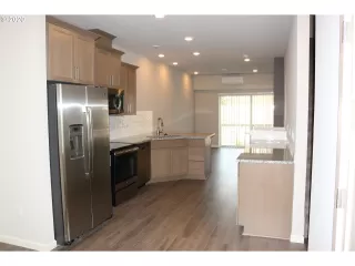 Photo #6: 20066167 Listing