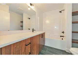 Photo #5: 20066758 Listing