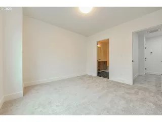 Photo #6: 20066758 Listing