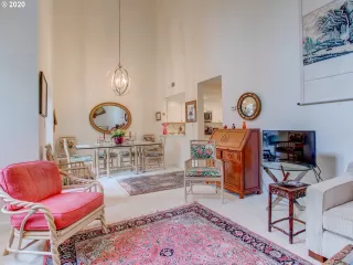 Photo #2: 20072336 Listing